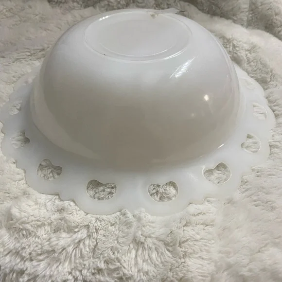 Milk glass bowl vintage antique - Picture 2 of 2